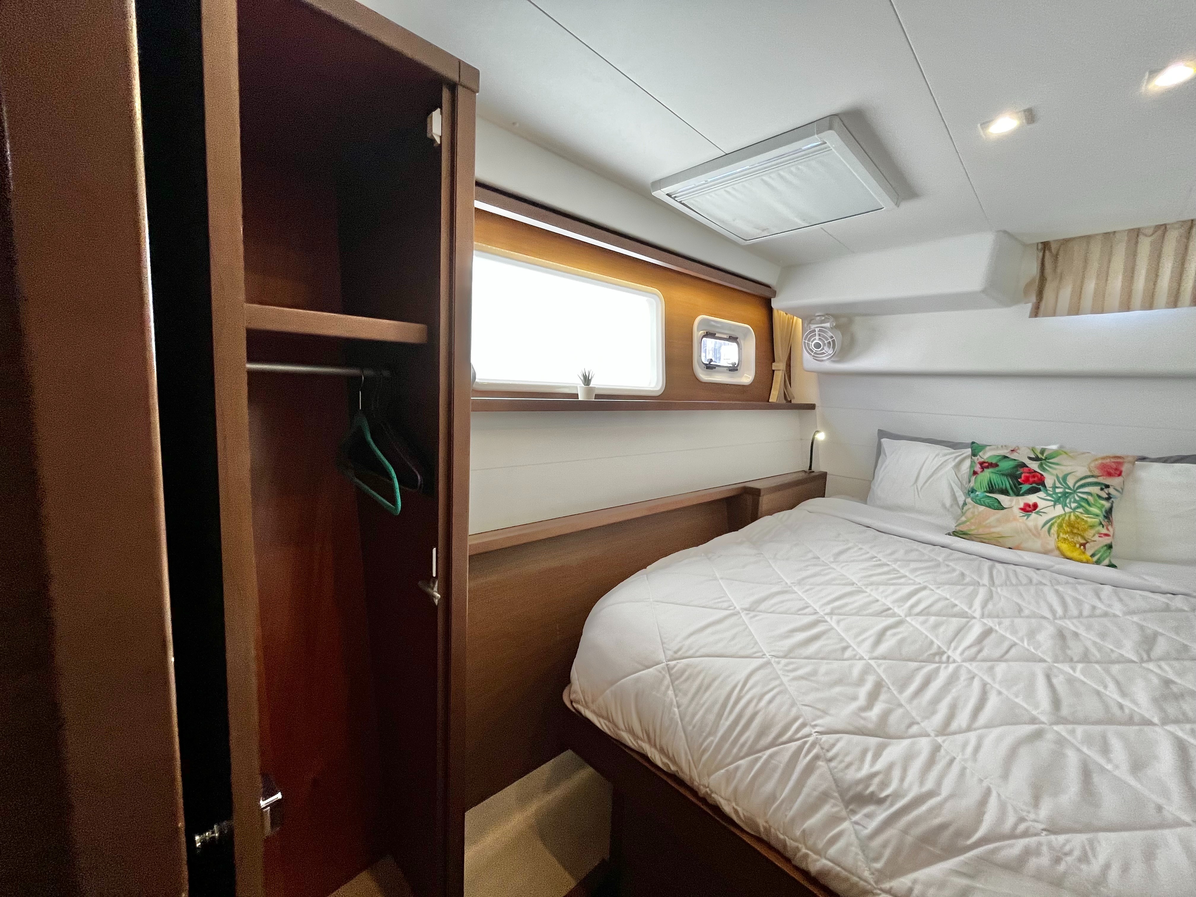 Used Sail Catamaran for Sale 2019 Lagoon 450 F Layout & Accommodations